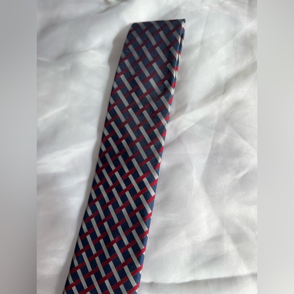 JOS A BANK Classic Collection 100% Silk Tie Men's Red White Blue Striped Necktie - Picture 2 of 5